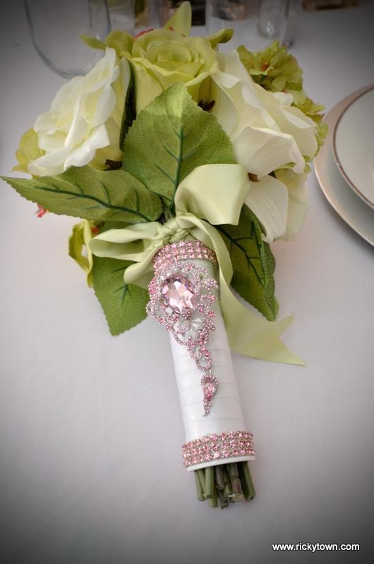 How to ribbon and bouquet holder 